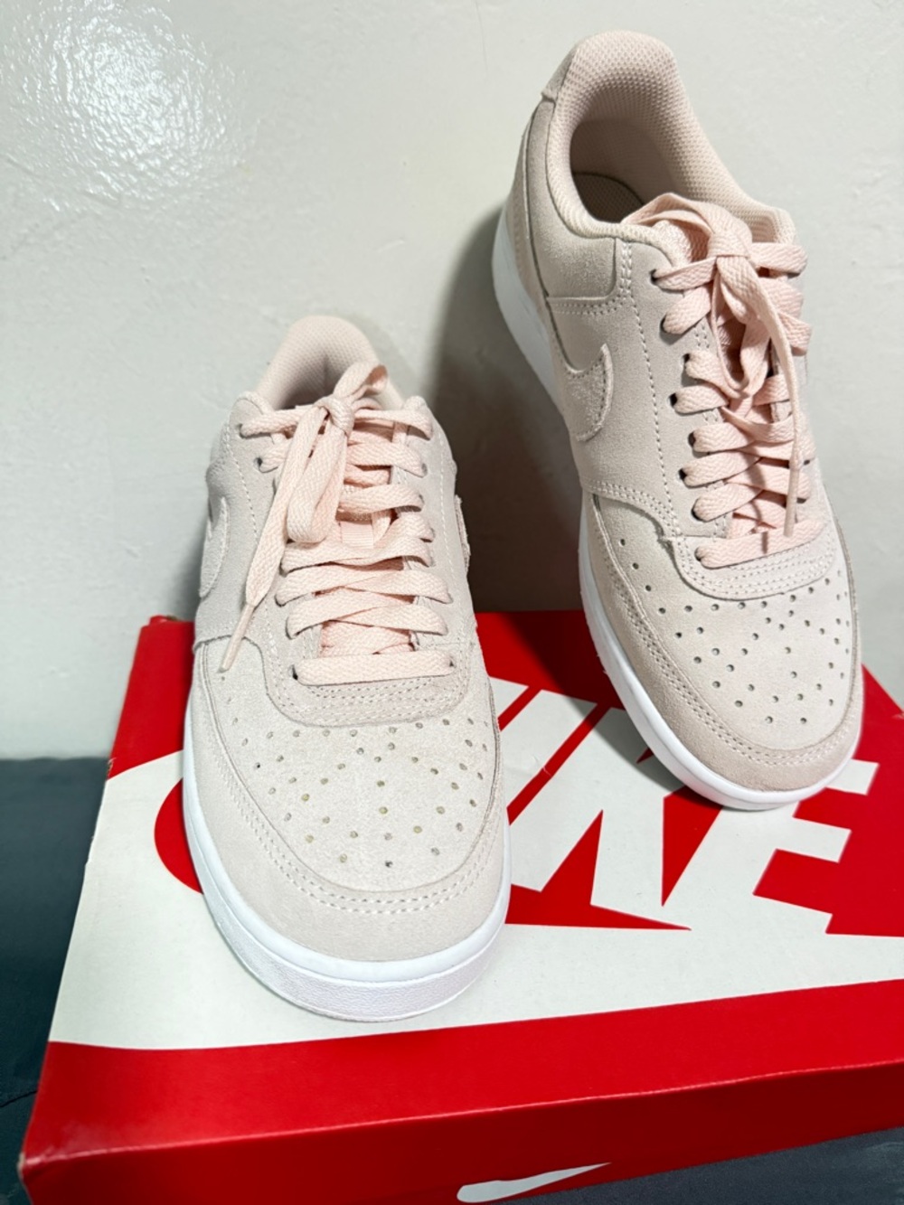 NIKE COURT VISION LOW pink size 8/E028